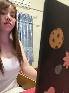 Miumiu95x online show from December 3, 2025, 3:11 pm