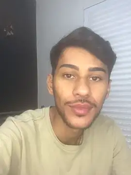 Snapshot of Gustavomerlin2027 chatting on November 18, 2025, 3:37 pm Gustavomerlin2027 online show from November 18, 2025, 3:37 pm