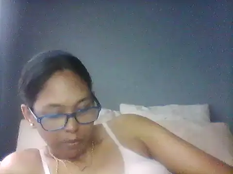 Snapshot of TiaBlaze chatting on November 29, 2025, 2:17 pm TiaBlaze online show from November 29, 2025, 2:17 pm