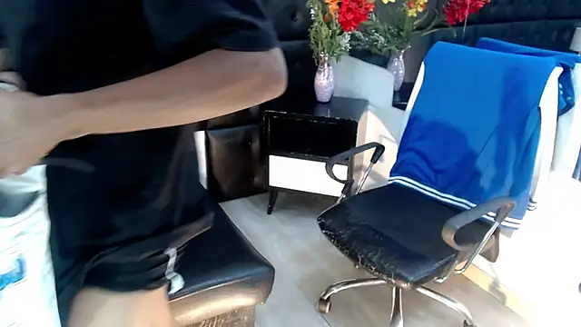 Snapshot of ChrisHott01 chatting on December 2, 2025, 2:01 am ChrisHott01 online show from December 2, 2025, 2:01 am