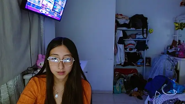 Nanylux online show from November 28, 2025, 5:40 am