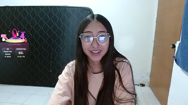 Nanylux online show from April 7, 2026, 6:32 pm