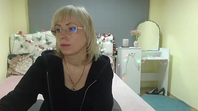 LaurenWishy online show from April 15, 2026, 5:57 am