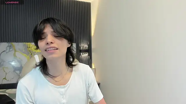 Snapshot of Sylasfrost chatting on November 19, 2025, 7:36 pm Sylasfrost online show from November 19, 2025, 7:36 pm