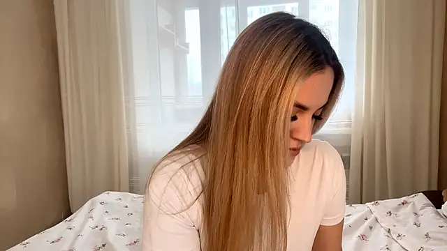 Snapshot of LuciaShadwell chatting on November 28, 2025, 4:12 am LuciaShadwell online show from November 28, 2025, 4:12 am