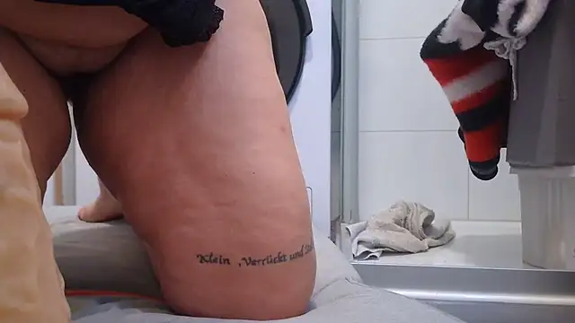 Snapshot of EheMilf_Frankfurt chatting on April 4, 2026, 11:55 pm EheMilf Frankfurt online show from April 4, 2026, 11:55 pm