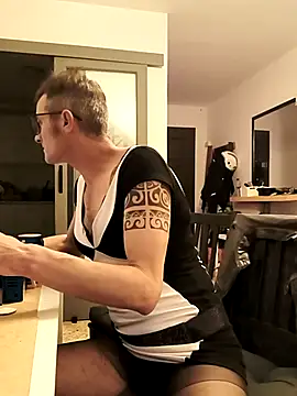 xelyber online show from April 17, 2026, 2:58 am