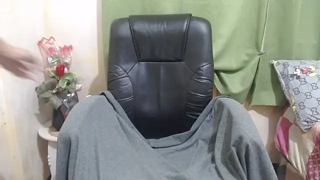 Snapshot of HotAsian_Yazzi69 chatting on November 30, 2025, 4:41 pm HotAsian Yazzi69 online show from November 30, 2025, 4:41 pm