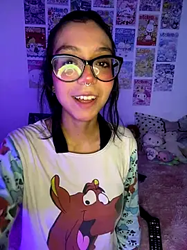 Snapshot of Valen-Foxx1 chatting on December 4, 2025, 5:39 am Valen-Foxx1 online show from December 4, 2025, 5:39 am