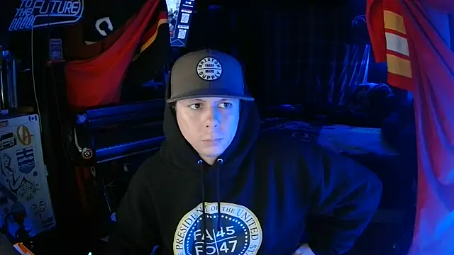 Snapshot of Bowerboi chatting on November 19, 2025, 5:29 am Bowerboi online show from November 19, 2025, 5:29 am