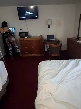 whitecream88 online show from November 28, 2025, 8:42 pm