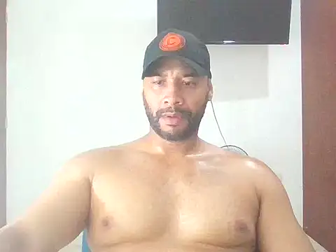 musclehetero online show from December 18, 2025, 7:40 pm