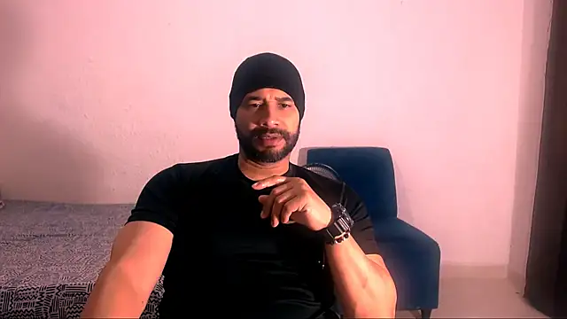 Snapshot of musclehetero chatting on November 19, 2025, 5:13 pm musclehetero online show from November 19, 2025, 5:13 pm