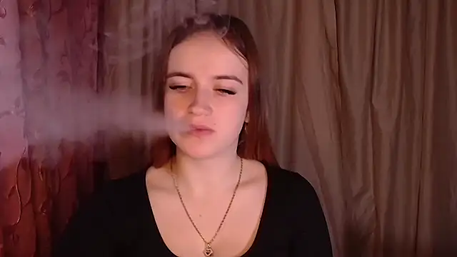 Illa May online show from December 5, 2025, 6:45 am