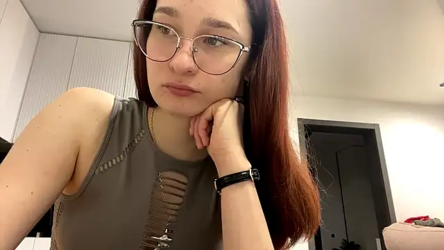 AylaRuer online show from November 28, 2025, 11:21 am