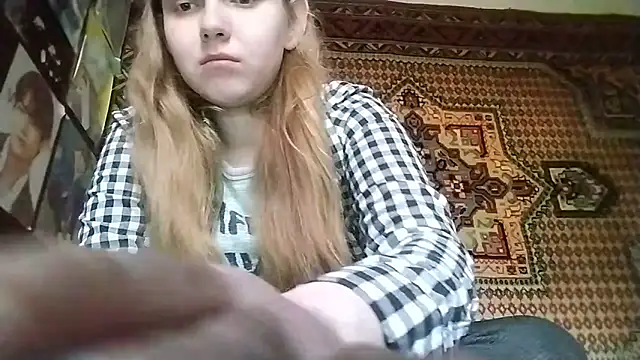 Snapshot of KikiBang chatting on February 3, 2026, 8:19 am KikiBang online show from February 3, 2026, 8:19 am