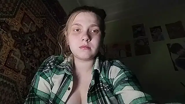 Snapshot of KikiBang chatting on April 5, 2026, 6:47 pm KikiBang online show from April 5, 2026, 6:47 pm