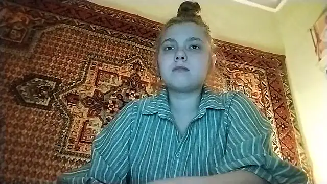 Snapshot of KikiBang chatting on April 8, 2026, 7:04 pm KikiBang online show from April 8, 2026, 7:04 pm