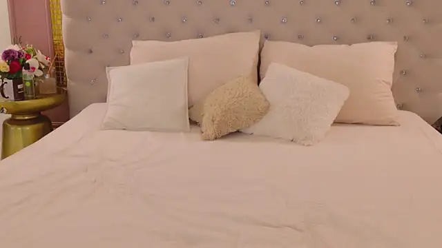 LilyLevine online show from January 13, 2026, 5:00 am