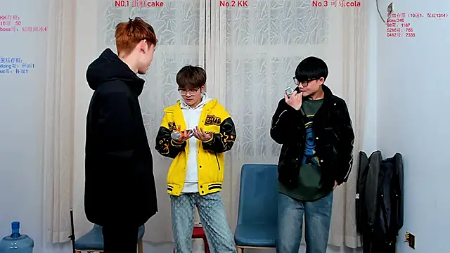 Snapshot of Delicious-boys-001 chatting on December 4, 2025, 10:36 am Delicious-boys-001 online show from December 4, 2025, 10:36 am