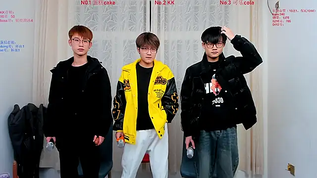 Snapshot of Delicious-boys-001 chatting on November 30, 2025, 12:17 pm Delicious-boys-001 online show from November 30, 2025, 12:17 pm
