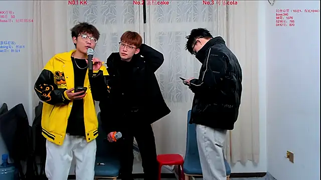 Snapshot of Delicious-boys-001 chatting on November 24, 2025, 10:37 am Delicious-boys-001 online show from November 24, 2025, 10:37 am