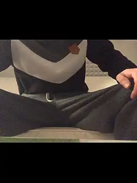 Spielzeugtwink online show from December 1, 2025, 7:04 pm