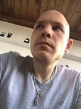 Spielzeugtwink online show from May 30, 2026, 4:12 pm