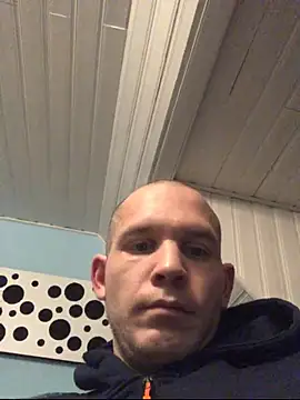 Spielzeugtwink online show from November 26, 2025, 12:21 am