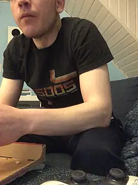 Spielzeugtwink online show from March 14, 2026, 9:21 pm