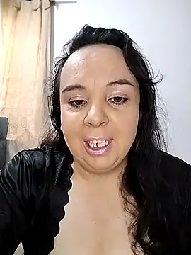 Snapshot of Ivonne_17 chatting on November 20, 2025, 5:24 pm Ivonne 17 online show from November 20, 2025, 5:24 pm