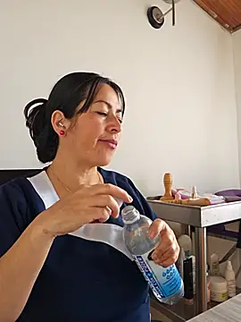 JustSamantha  online show from December 5, 2025, 1:10 pm