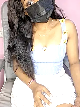 Collegecuteity online show from November 19, 2025, 7:47 pm