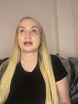 Snapshot of BootyQueenApril chatting on December 14, 2025, 8:03 pm BootyQueenApril online show from December 14, 2025, 8:03 pm