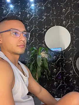 Snapshot of thomas_scot1 chatting on December 4, 2025, 1:32 pm thomas scot1 online show from December 4, 2025, 1:32 pm