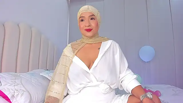 Snapshot of Amira-Zahra chatting on April 21, 2026, 9:43 pm Amira-Zahra online show from April 21, 2026, 9:43 pm