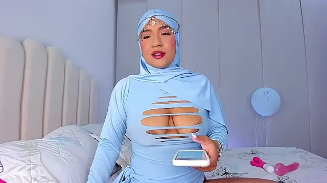 Snapshot of Amira-Zahra chatting on April 22, 2026, 10:16 pm Amira-Zahra online show from April 22, 2026, 10:16 pm