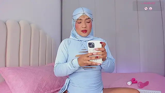 Amira-Zahra online show from February 28, 2026, 9:31 am