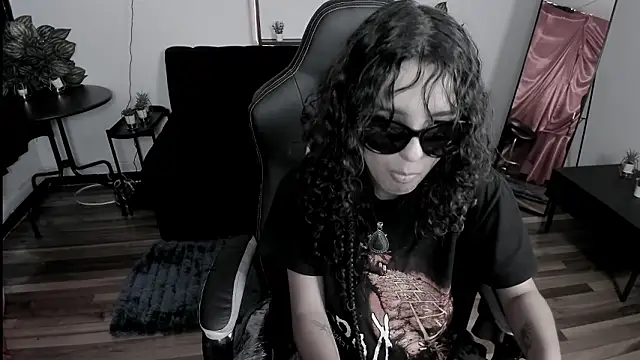 Snapshot of gummo_ chatting on February 17, 2026, 8:17 pm gummo online show from February 17, 2026, 8:17 pm