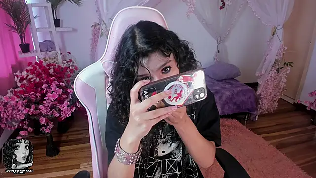 Snapshot of gummo_ chatting on February 3, 2026, 8:25 pm gummo online show from February 3, 2026, 8:25 pm