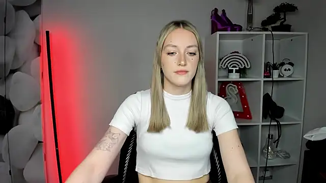 EvelynBlond online show from February 13, 2026, 10:26 am