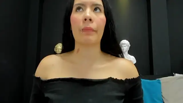 Snapshot of emilyrousee01 chatting on April 1, 2026, 7:00 pm emilyrousee01 online show from April 1, 2026, 7:00 pm