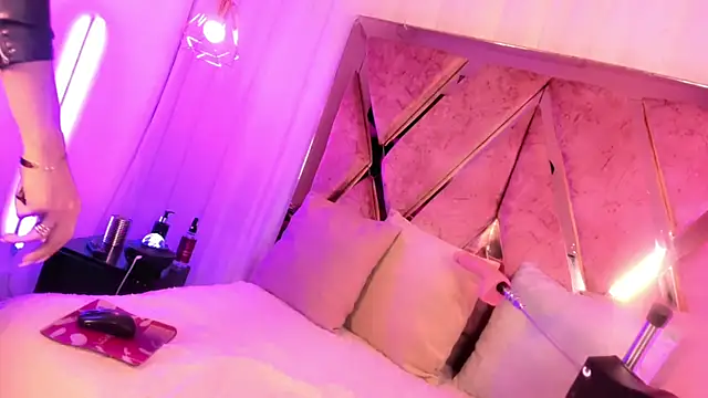 atenea taylor  online show from January 8, 2026, 4:29 am