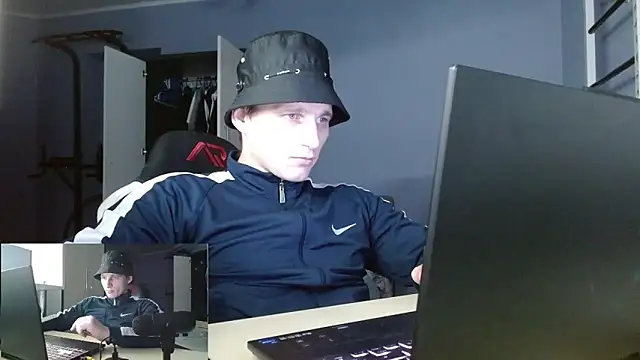 Snapshot of Poliglotjoe1 chatting on February 5, 2026, 7:43 pm Poliglotjoe1 online show from February 5, 2026, 7:43 pm