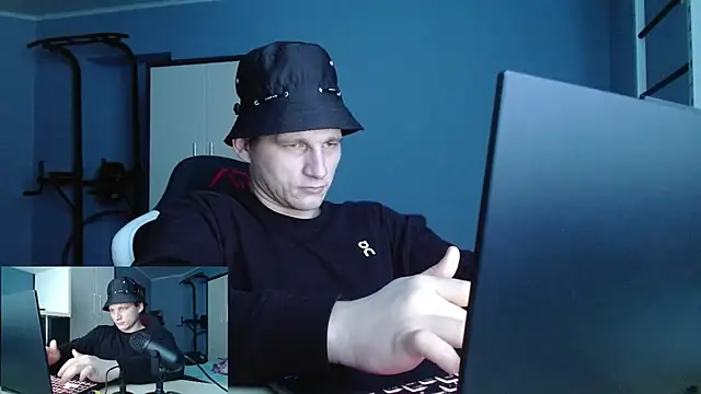 Snapshot of Poliglotjoe1 chatting on February 8, 2026, 9:29 am Poliglotjoe1 online show from February 8, 2026, 9:29 am