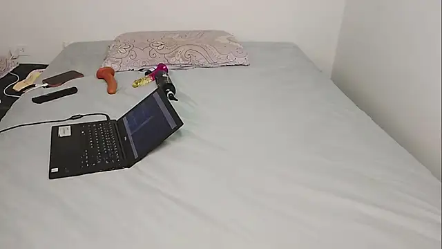 nelielg6 online show from April 22, 2026, 10:05 pm