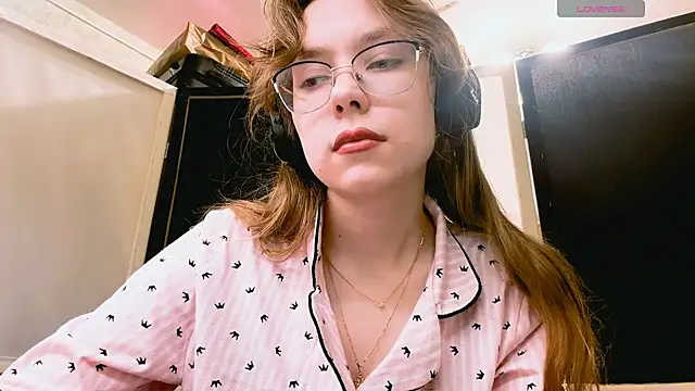 LouettaTornese online show from November 24, 2025, 1:00 pm