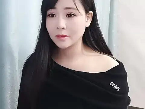 camilla-- online show from November 21, 2025, 9:30 am