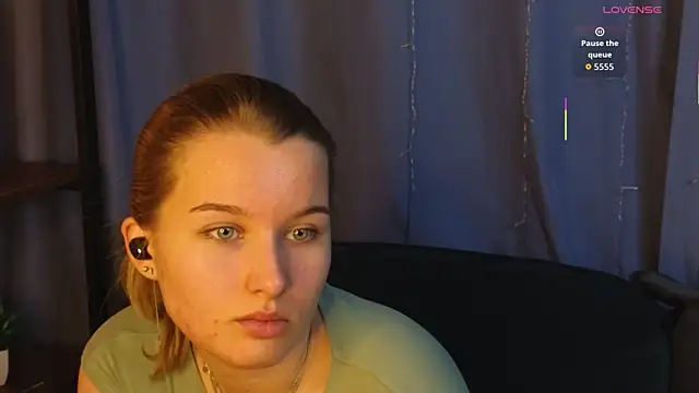 Snapshot of ImiMonroe chatting on May 13, 2026, 4:41 am ImiMonroe online show from May 13, 2026, 4:41 am
