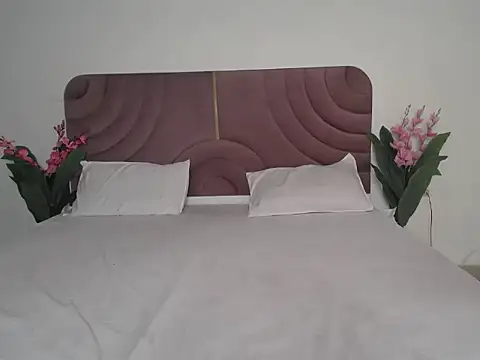 Snapshot of Husan-e-Jasmine chatting on February 9, 2026, 5:44 pm Husan-e-Jasmine online show from February 9, 2026, 5:44 pm